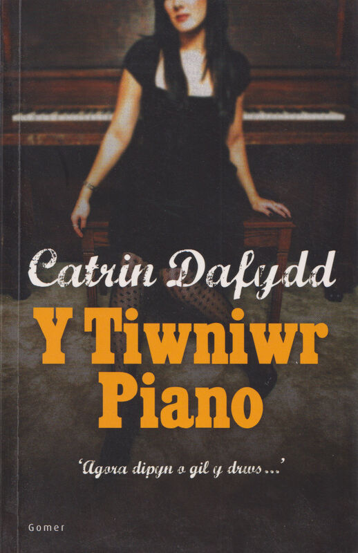 Llun o 'Y Tiwniwr Piano'