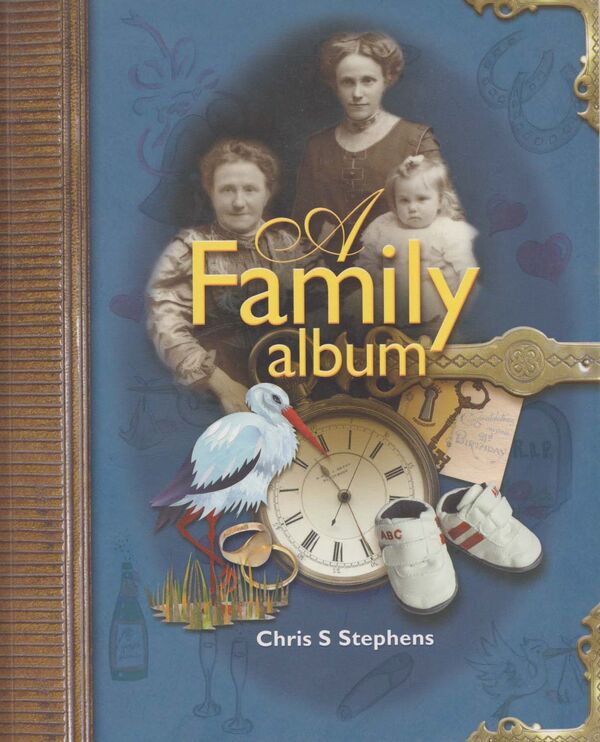 Llun o 'A Family Album' 
                              gan Chris S. Stephens