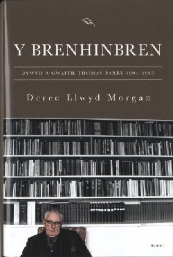 Llun o 'Y Brenhinbren - Bywyd a Gwaith Thomas Parry 1904-1985' 
                      gan Derec Llwyd Morgan