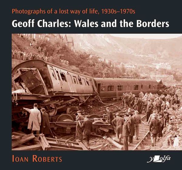 Llun o 'Geoff Charles: Wales and the Borders' 
                              gan Ioan Roberts