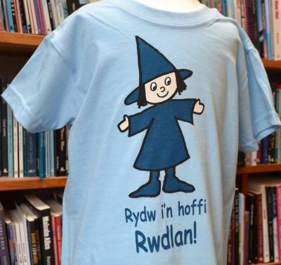 A picture of 'Crys T Rydw i'n Hoffi Rwdlan (Oed 3-4)' by Angharad Tomos