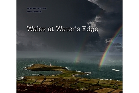 Llun o 'Wales at Water's Edge - A Coastal Journey' gan Jon Gower, Jeremy Moore'